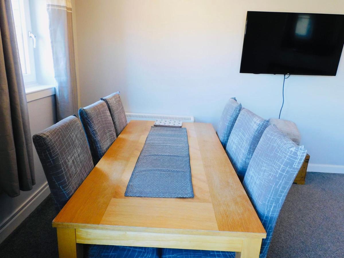 Beautiful 3 Bedroom Apt, Mins From Glasgow Airport, M8 & Sec Paisley Exterior foto